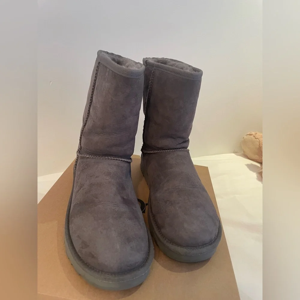 Ugg Classic Short II in gray - Picture 10 of 16